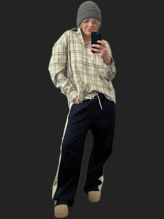 il pantalone è disponibile in varie taglie, la camicia è taglia unica. Insieme compongono un total outfit casual