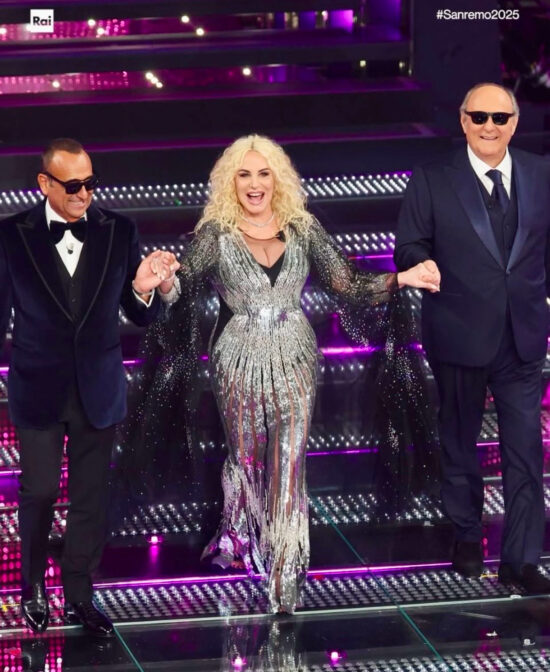 Carlo Conti e Gerry Scotti scortano Antonella Clerici