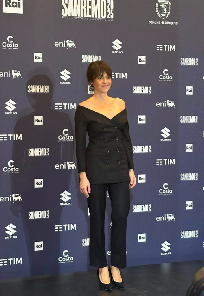 Vanessa Scalera alla conferenza stampa di Sanremo 2025 in cui è stata ospite per presentare Imma Tataranni